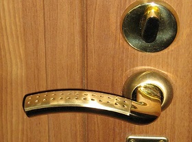 Замена дверной ручки входной двери в Владивостоке